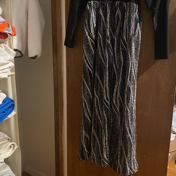 Womens Robe. Hardly worn. - Picture 2 of 2